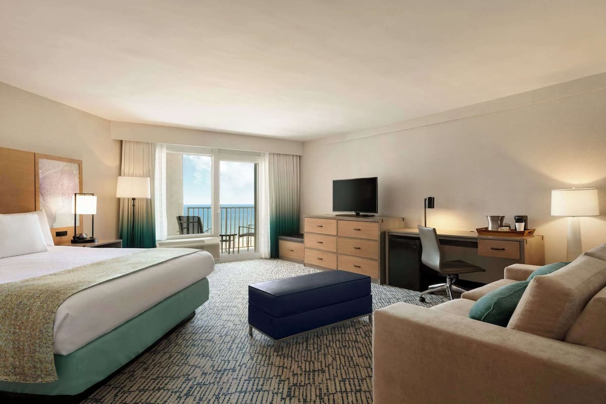 Hypo-allergenic bedding, in-room safe, desk, laptop workspace