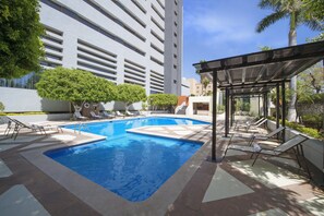 Outdoor pool, pool umbrellas, sun loungers