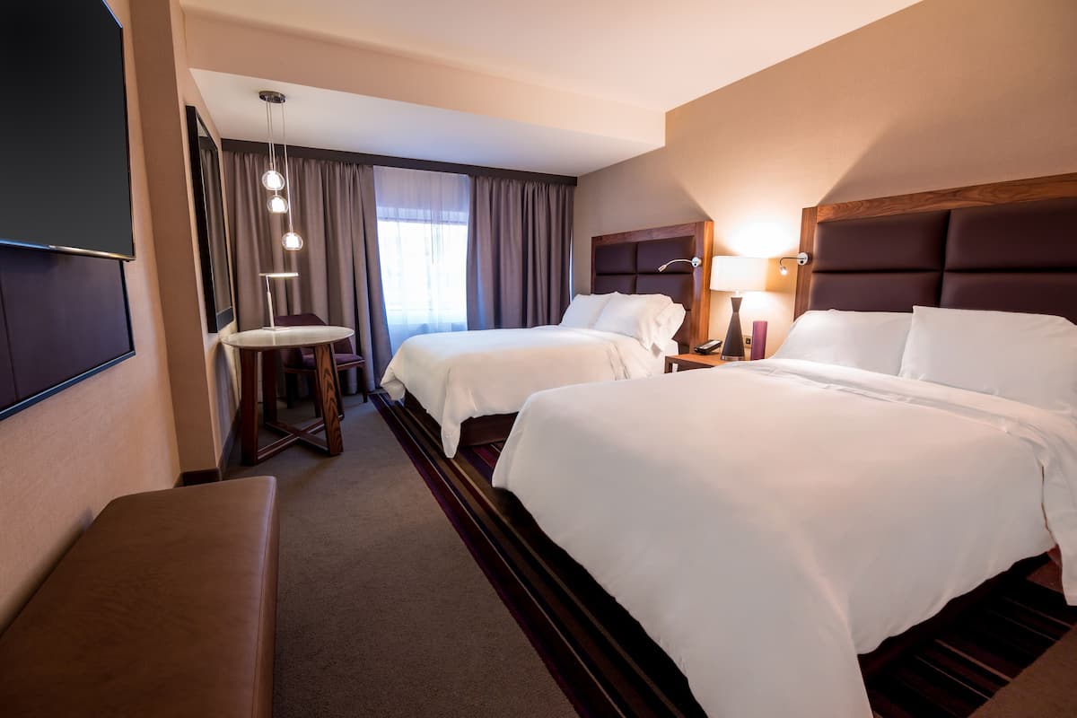 Down comforters, pillowtop beds, minibar, in-room safe