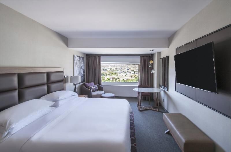 Down comforters, pillowtop beds, minibar, in-room safe