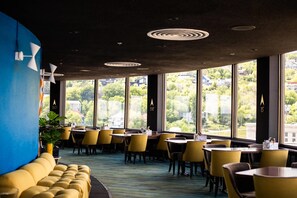 아침 식사, 점심 식사, 저녁 식사 제공, 미국 요리