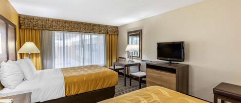 Rum - 2 dubbelsängar - icke-rökare | Mörkläggningsgardiner, strykjärn/strykbräda och extrasängar