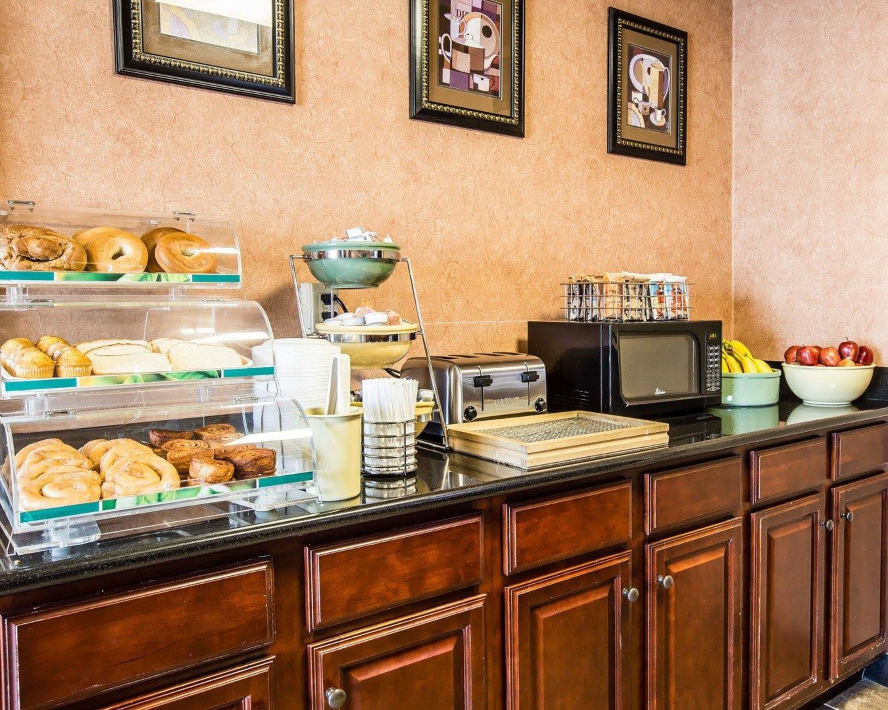 free daily continental breakfast