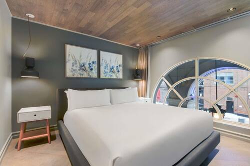 Junior-Suite, 1 King-Bett | 1 Schlafzimmer, hochwertige Bettwaren, Zimmersafe, Schreibtisch