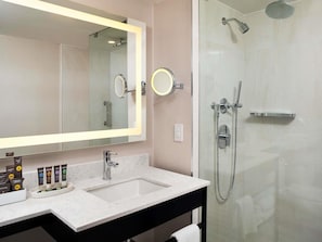 1 chambre, literie de qualité, coffre-fort, bureau
