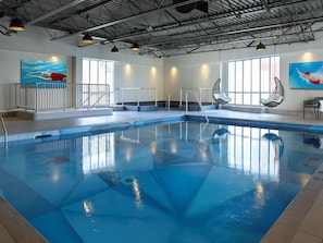 Indoor pool, sun loungers