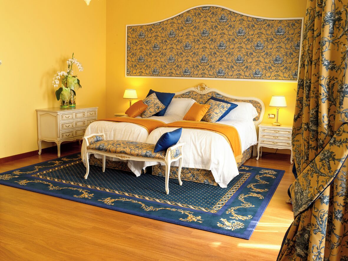 豪華客房 | 迷你吧、客房內保險箱、書桌、遮光布/窗簾