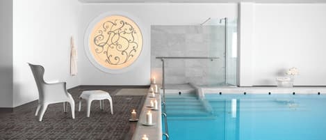 2 piscine coperte, 3 piscine all'aperto, ombrelloni da piscina, lettini