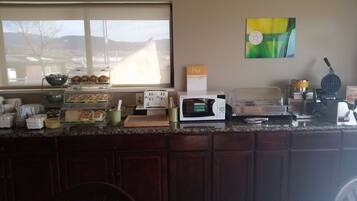 Free daily buffet breakfast