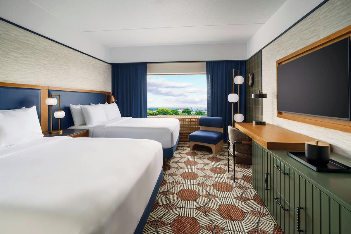 Rom – deluxe, 2 queensize-senger, ikke-røyk | Sengetøy av topp kvalitet, skrivebord og skrivebord for bærbar PC