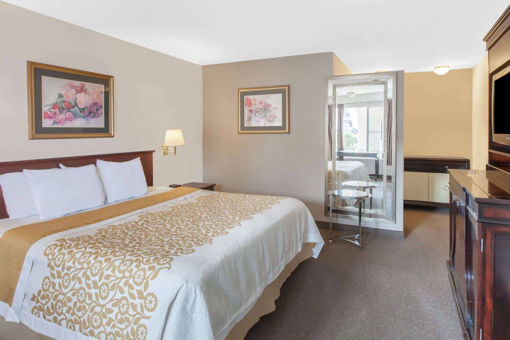 Desk, laptop workspace, blackout curtains, free cots/infant beds