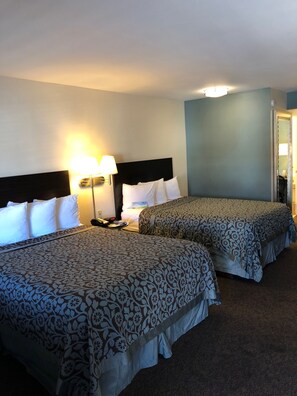 Desk, laptop workspace, blackout curtains, free cots/infant beds - Days Inn by Wyndham Camarillo - Ventura (Camarillo)