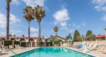 Days Inn by Wyndham Camarillo - Ventura