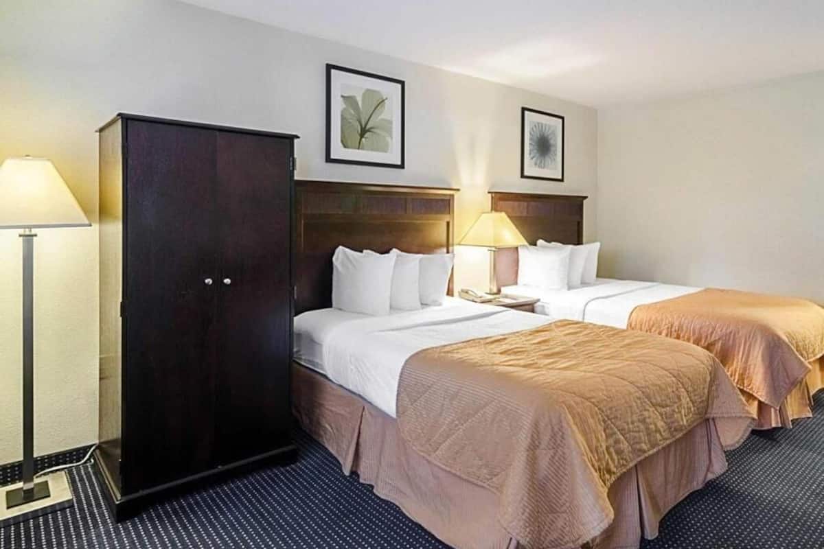 In-room safe, desk, laptop workspace, soundproofing