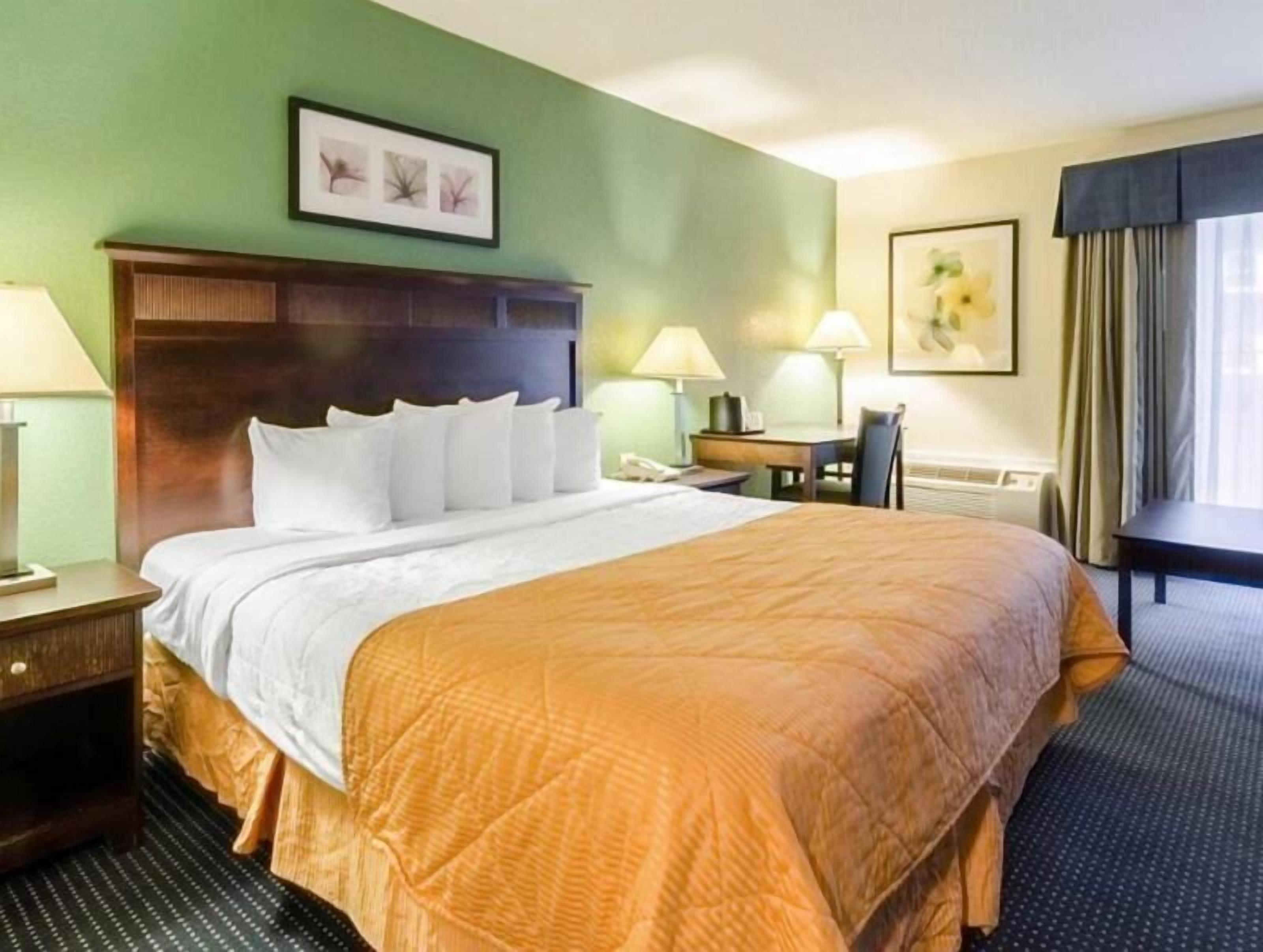 In-room safe, desk, laptop workspace, soundproofing