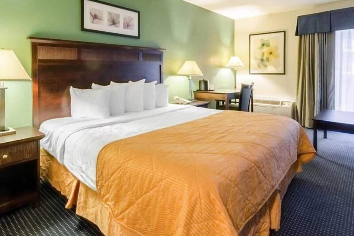 In-room safe, desk, laptop workspace, soundproofing