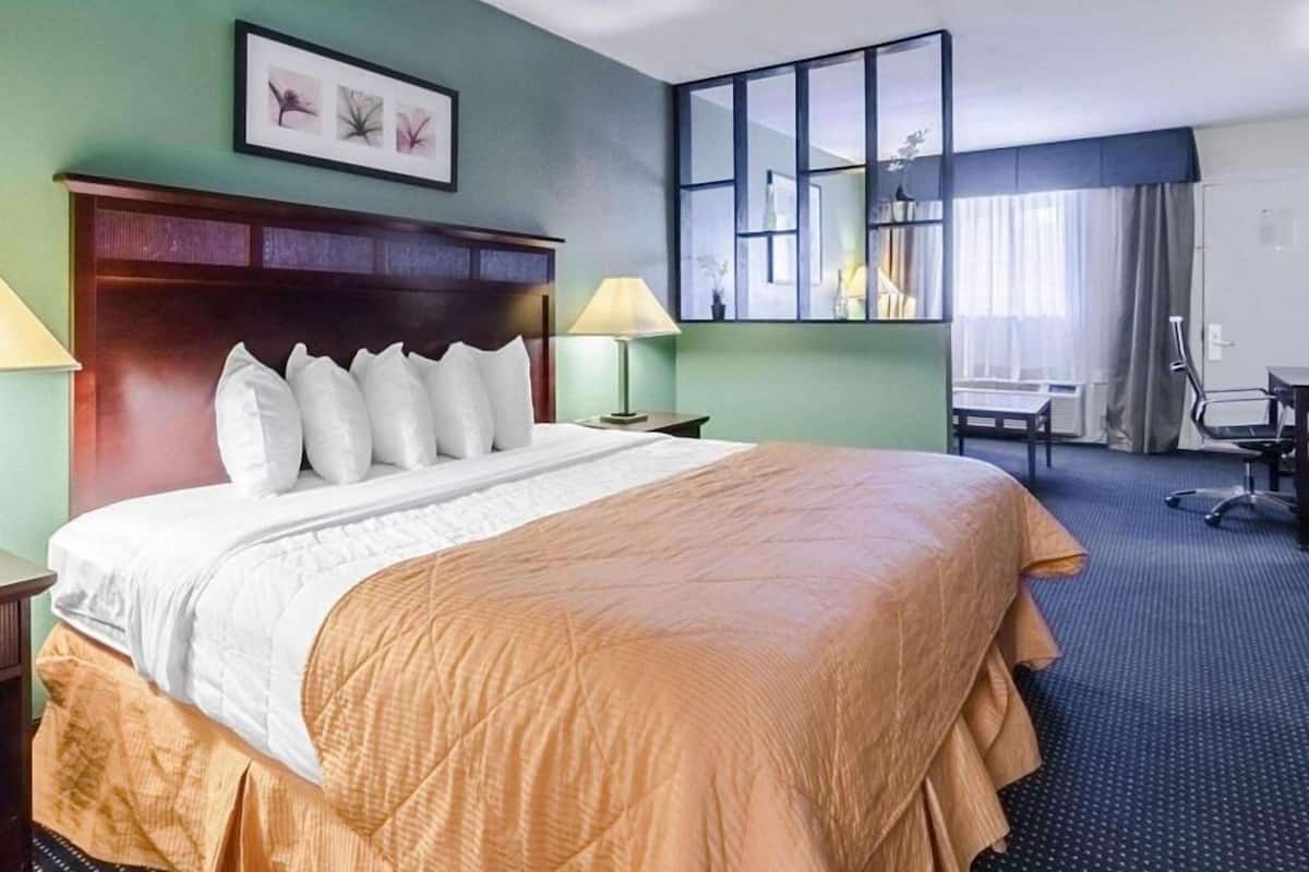 In-room safe, desk, laptop workspace, soundproofing