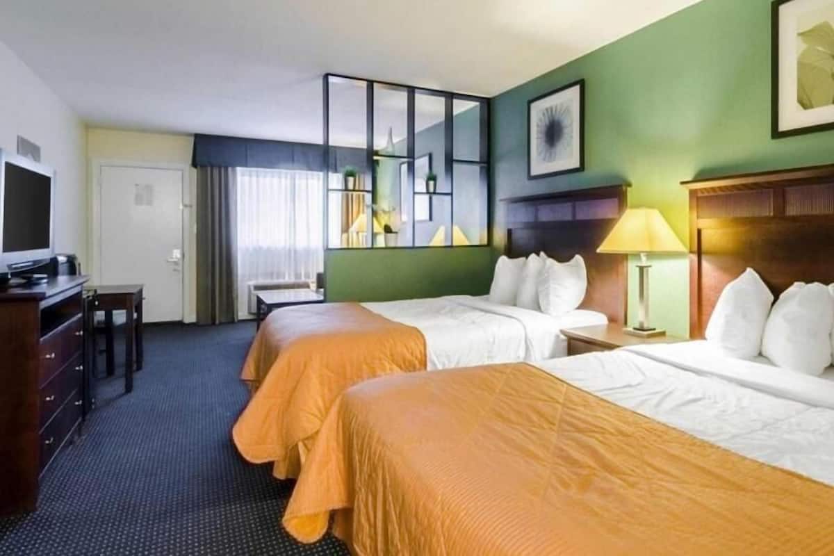 In-room safe, desk, laptop workspace, soundproofing