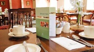 Breakfast, lunch and dinner served