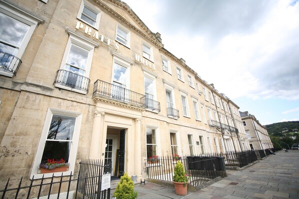Exterior detail - Pratts Hotel (Bath)