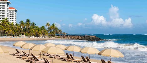 Beach nearby, white sand, sun-loungers, beach umbrellas