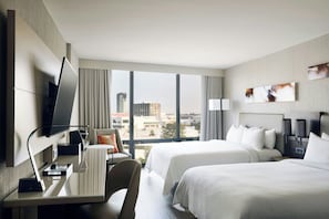 Premium bedding, in-room safe, desk, iron/ironing board - Chicago Marriott Oak Brook (Oak Brook)