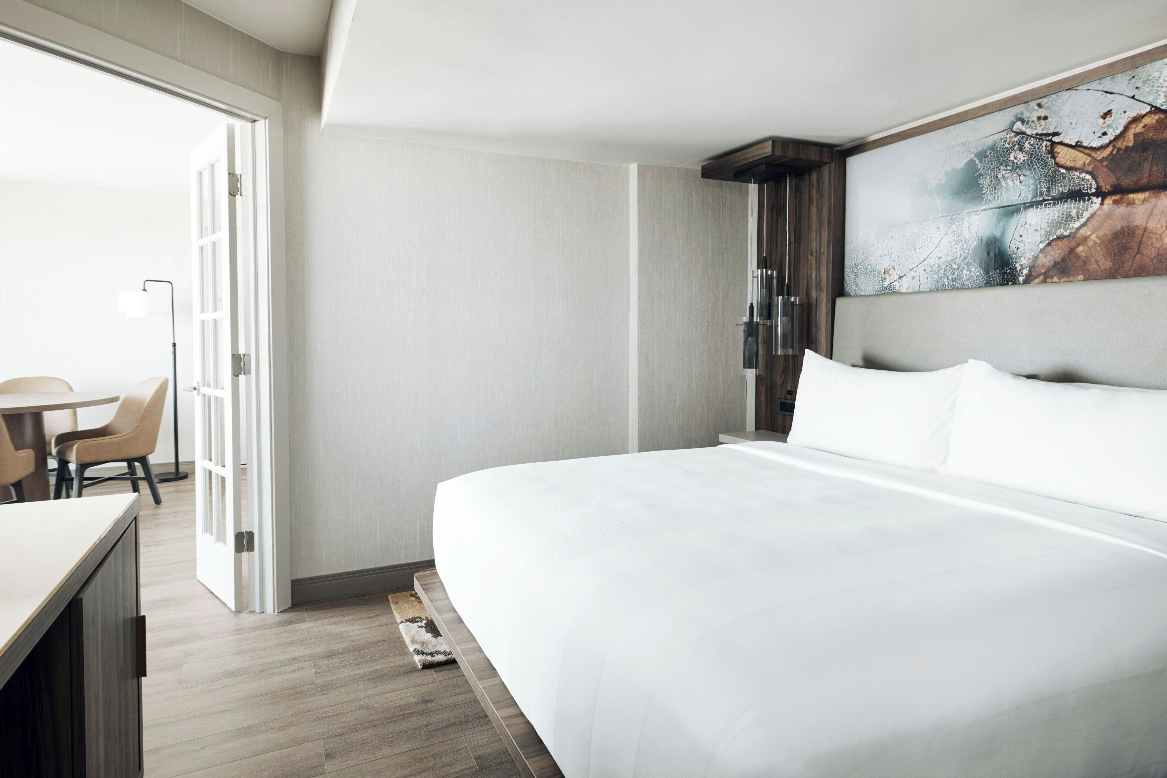 Premium bedding, in-room safe, desk, iron/ironing board