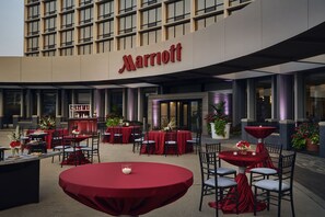 Outdoor banquet area - Chicago Marriott Oak Brook (Oak Brook)