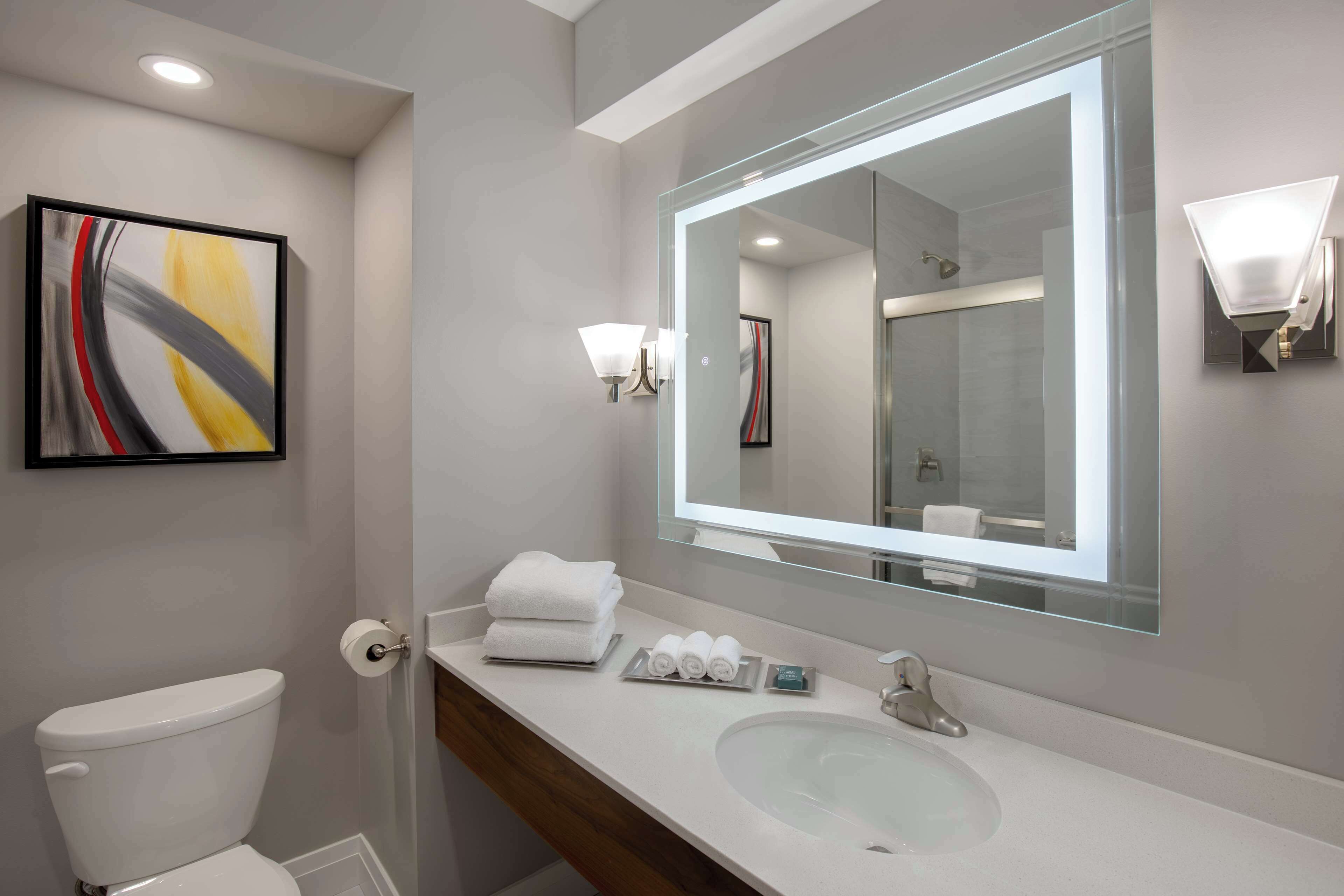 combined shower/bathtub, eco-friendly toiletries, hair dryer, towels