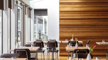 Se ofrece un desayuno bufé todos los días (por un coste adicional)