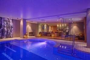 Indoor spa tub