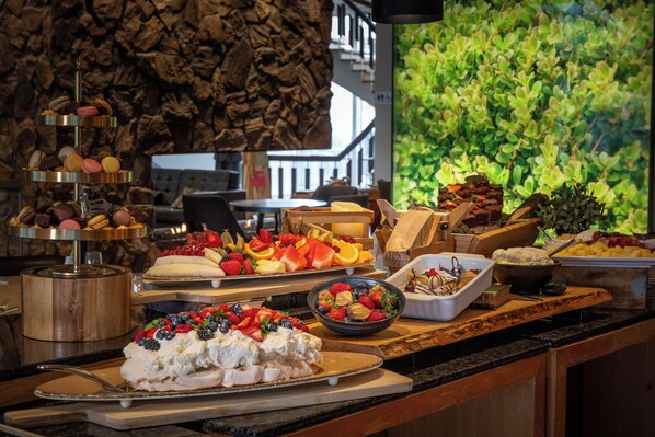 Petit déjeuner buffet servi tous les jours en supplément