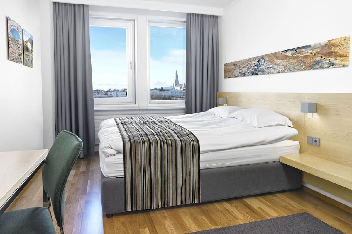 Premium bedding, desk, blackout drapes, soundproofing