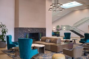 Lobby - DoubleTree by Hilton Buena Park (Buena Park)