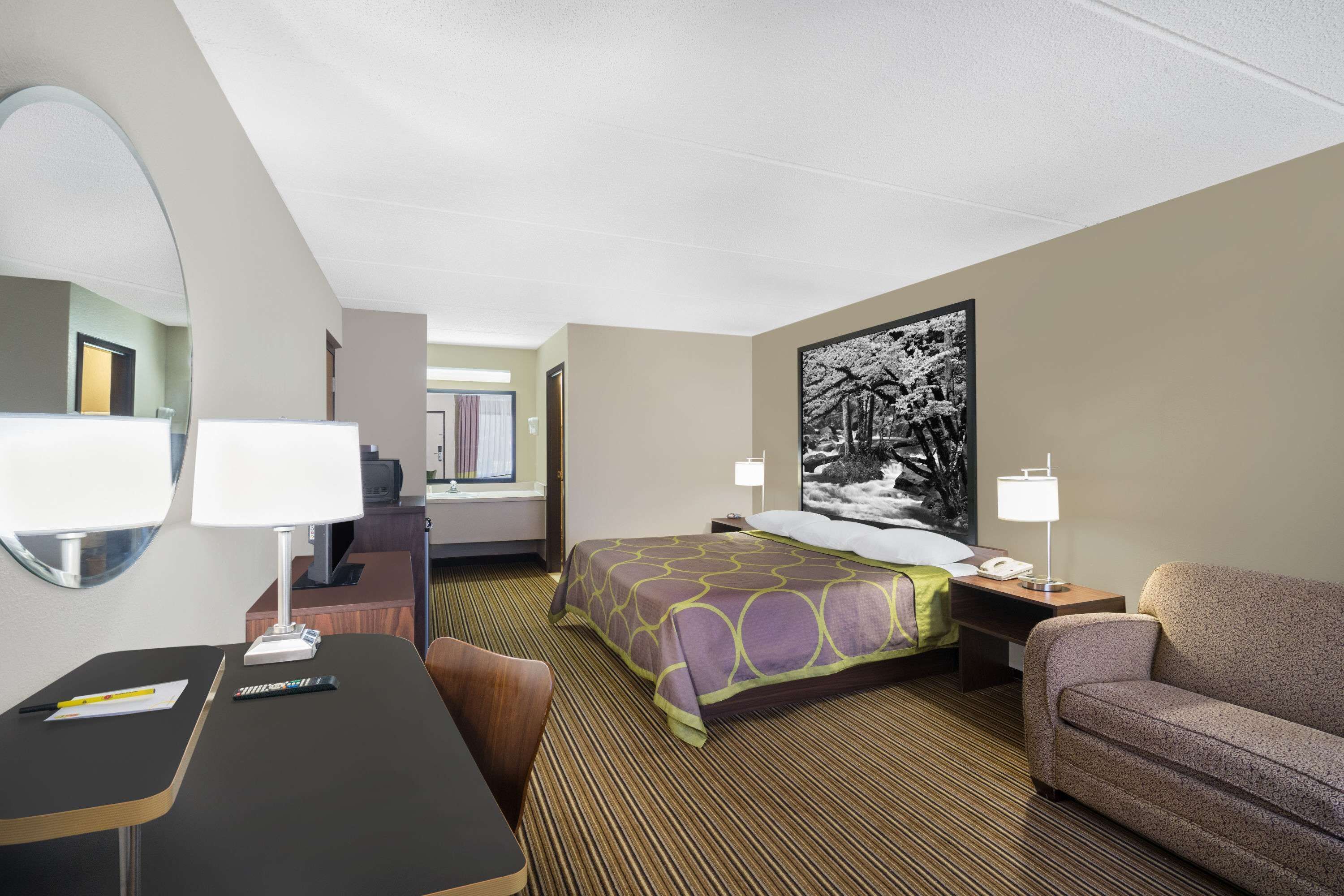 Mørklægningsgardiner, strygejern/strygebræt, gratis baby-/barnesenge