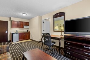 スイート キングベッド 1 台ソファーベッド付き 禁煙 | 高級寝具、羽毛の掛け布団、デスク、遮光カーテン