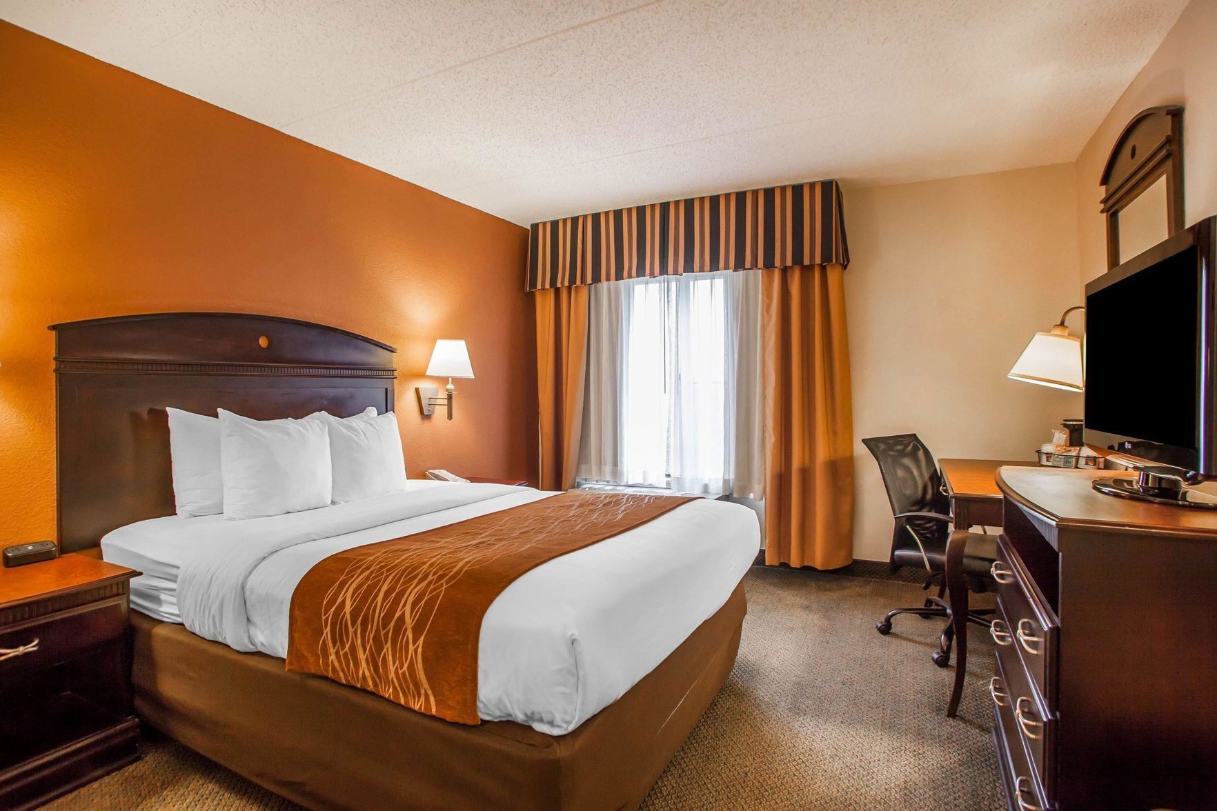 Premium bedding, down comforters, desk, laptop workspace