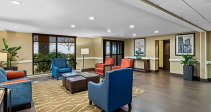 Comfort Inn & Suites Somerset - New Brunswick