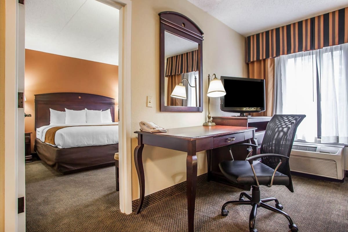 Premium bedding, down comforters, desk, laptop workspace