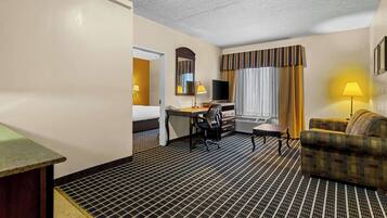 Premium bedding, down comforters, desk, blackout drapes