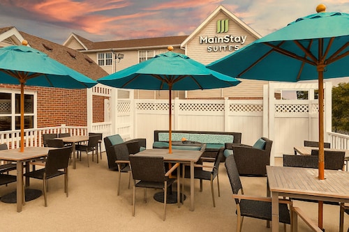 MainStay Suites Appleton Airport - Fox River Mall Area