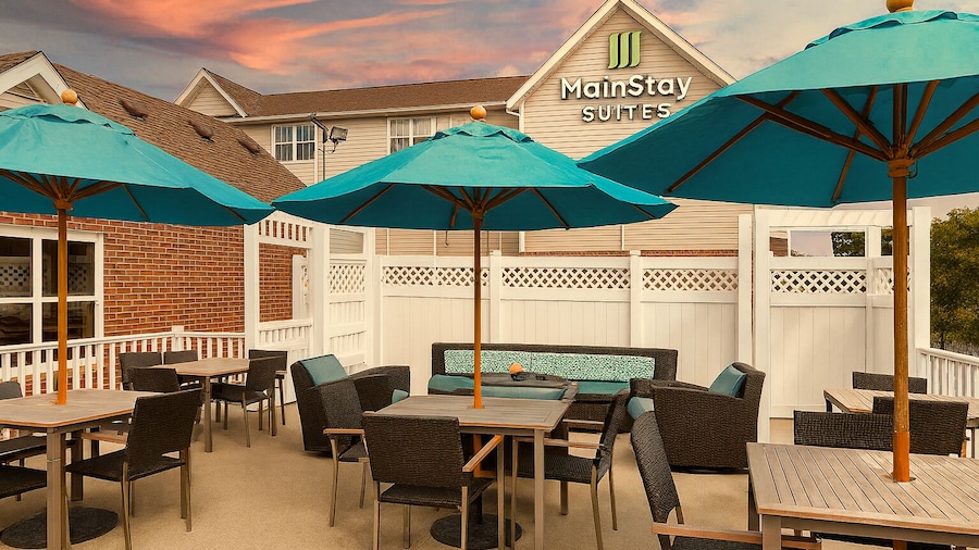 MainStay Suites Appleton Airport - Fox River Mall Area