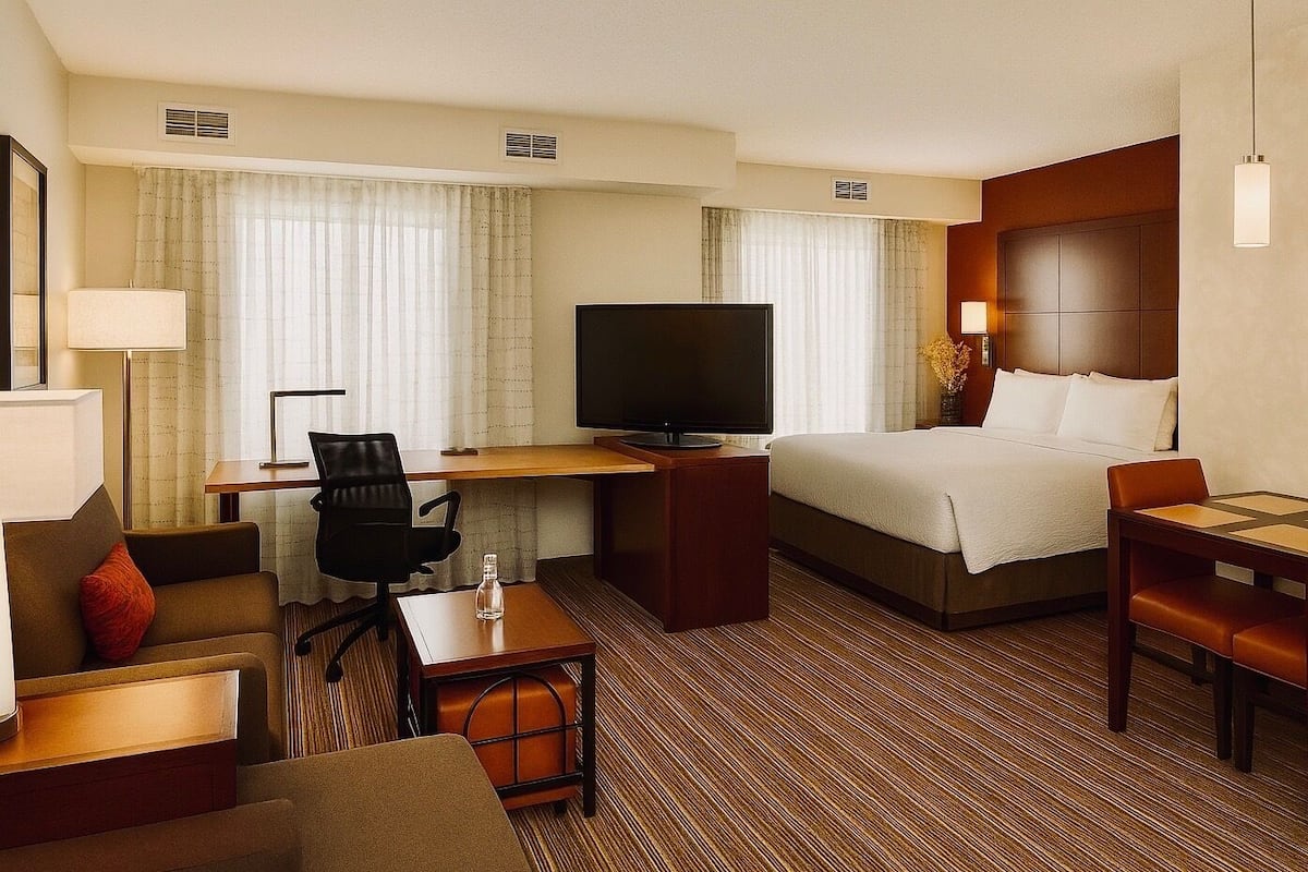 Suíte estúdio, 1 cama King e sofá-cama, para não fumantes | Roupas de cama premium, edredons de pluma, camas com colchões pillow-top