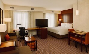 Suite, 1 Tempat Tidur King dengan tempat tidur Sofa, Bebas Asap Rokok | Seprai premium, selimut bulu angsa, dan bantalan ekstra lembut