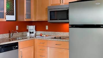 Fridge, microwave, stovetop, dishwasher