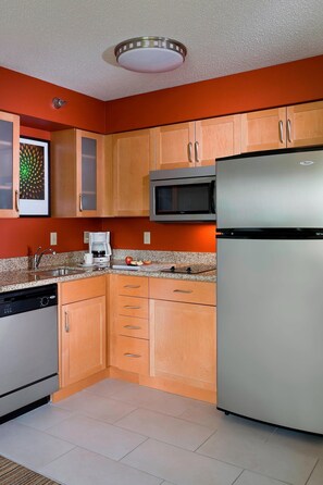 Fridge, microwave, stovetop, dishwasher