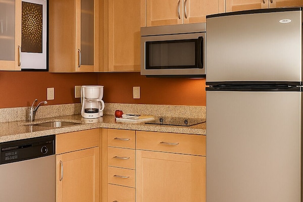 Fridge, microwave, stovetop, dishwasher