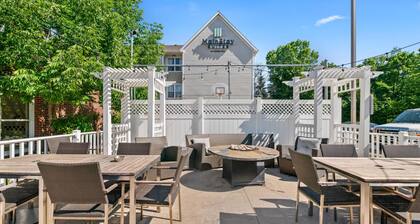 MainStay Suites Appleton Airport - Fox River Mall Area