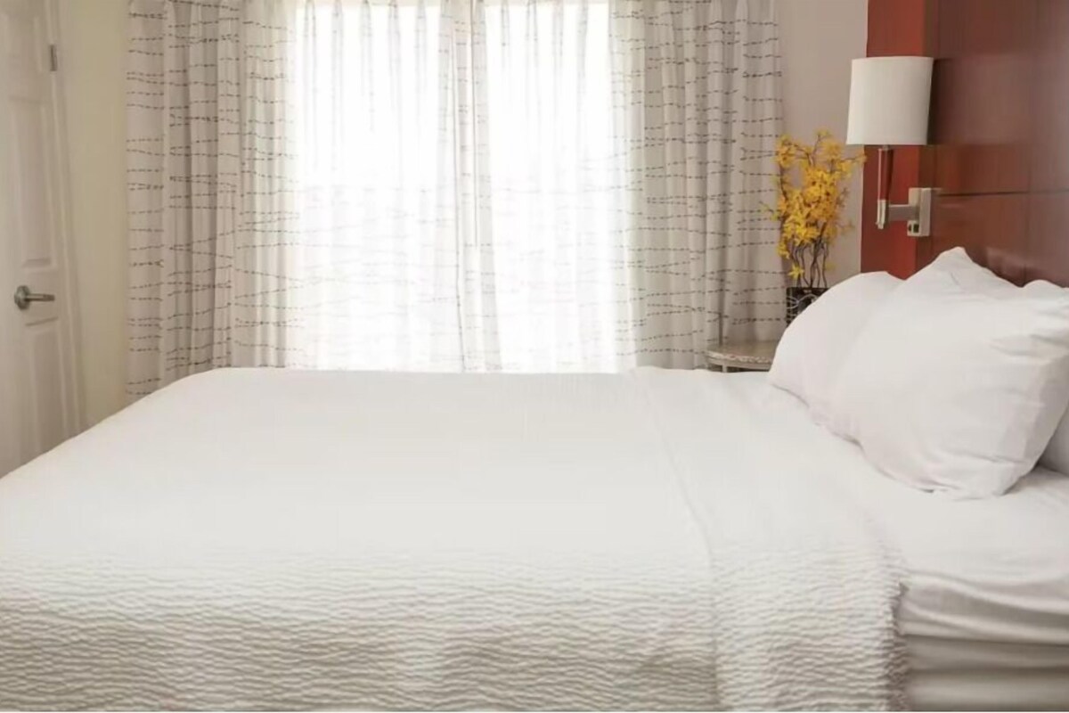 Roupas de cama premium, edredons de pluma, camas com colchões pillow-top