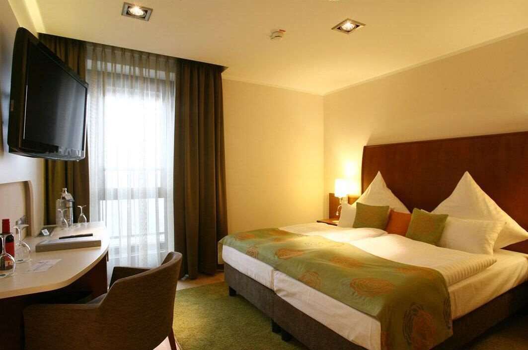 premium bedding, in-room safe, individually decorated